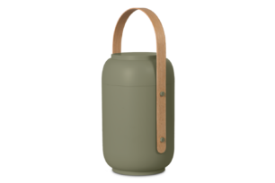 En grön, cylinderformad lampa med ett brunt bärhandtag.
